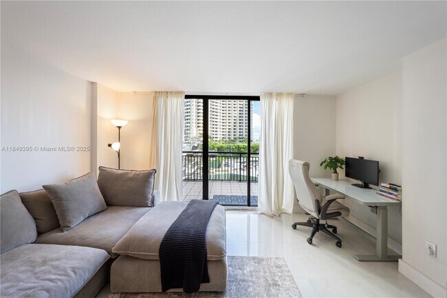 Building Photo - 540 Brickell Key Dr