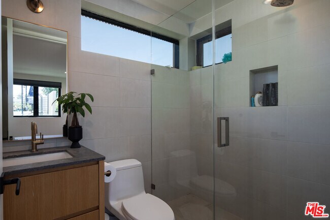 Building Photo - 631 N Curson Ave