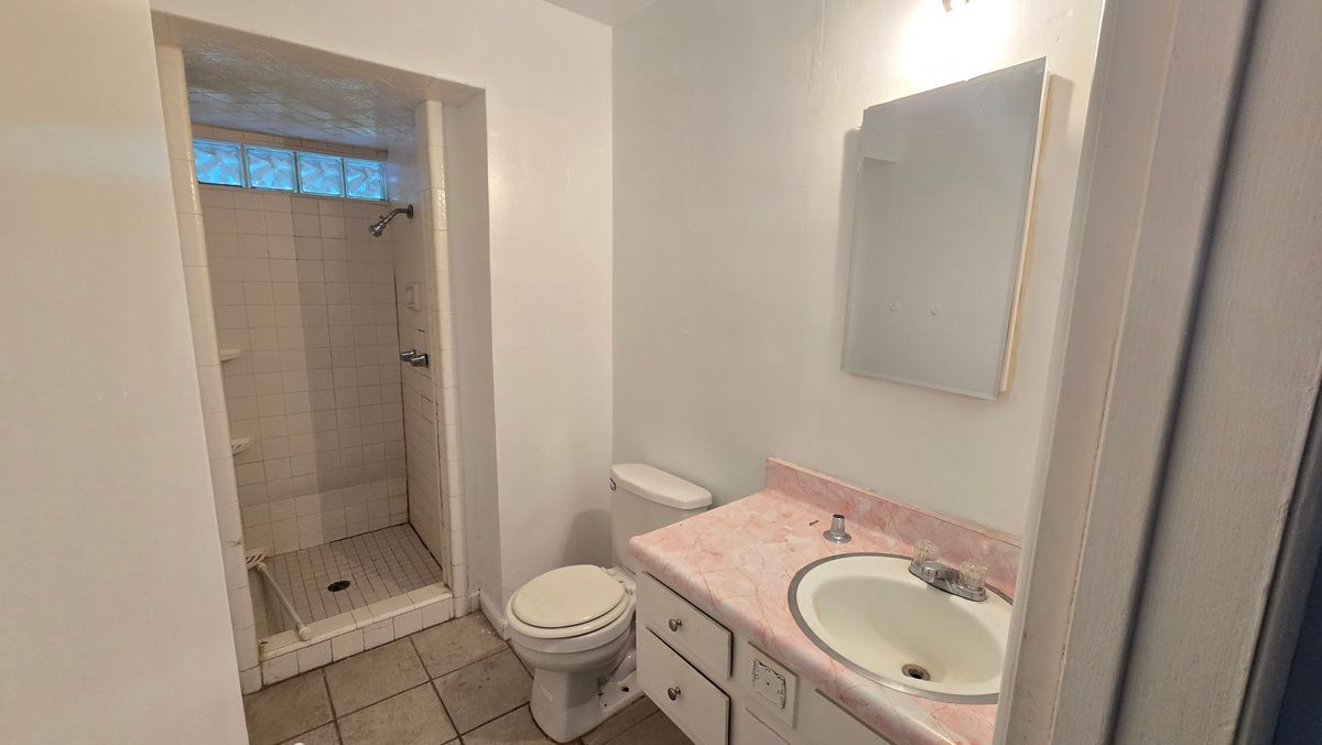 Building Photo - 1235 W Dayton Ave