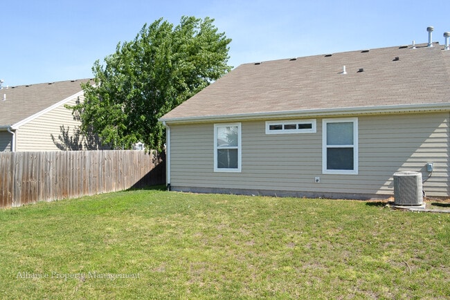 Building Photo - 516-518 Brookmont Dr