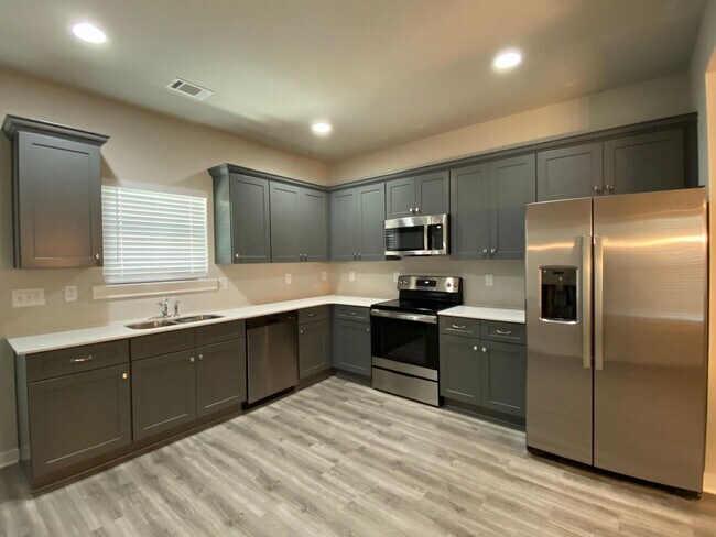Building Photo - 1245 Brookhaven Dr
