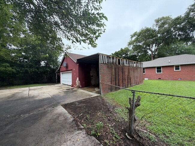 Building Photo - 1221 Burlington Rd