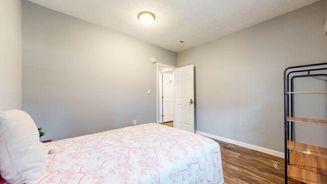 Building Photo - 383 Wesley Park Dr