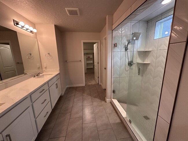 Building Photo - 121 N Independence Way