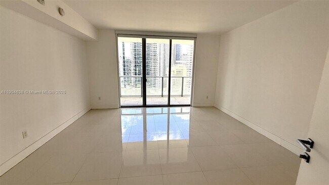 Building Photo - 1300 Brickell Bay Dr