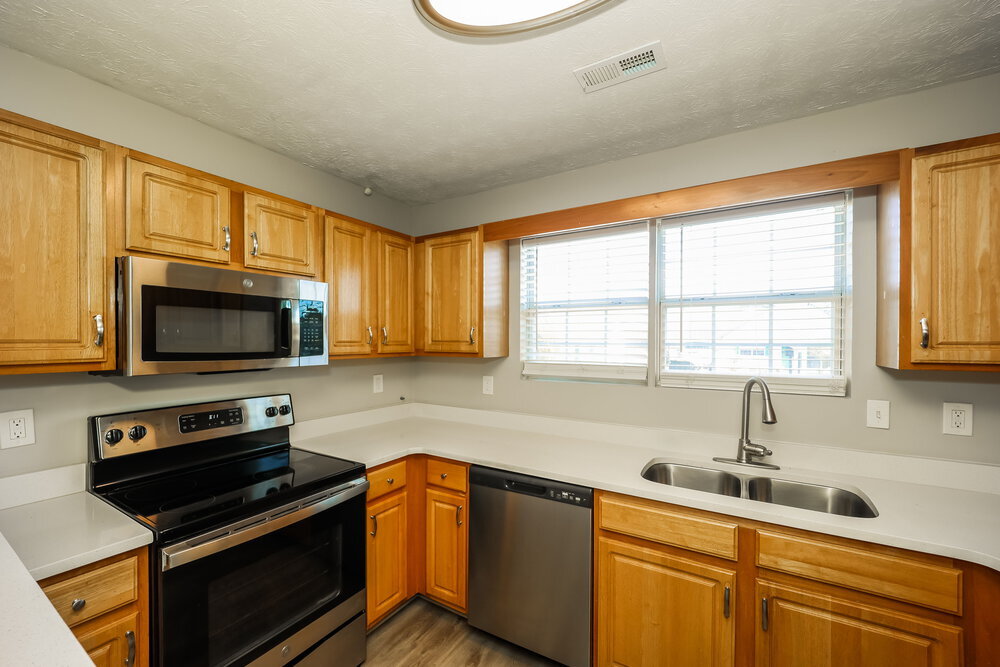 Building Photo - 220 Willow Springs Dr