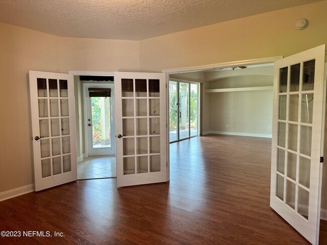 Building Photo - 1439 Barrington Cir