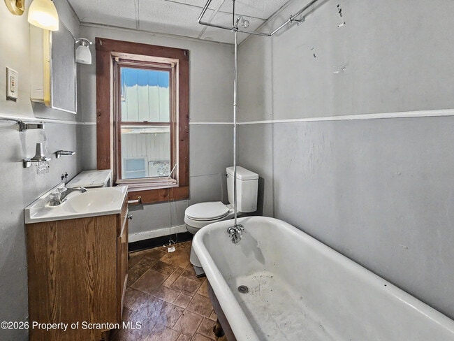 Building Photo - 1403 N Sumner Ave