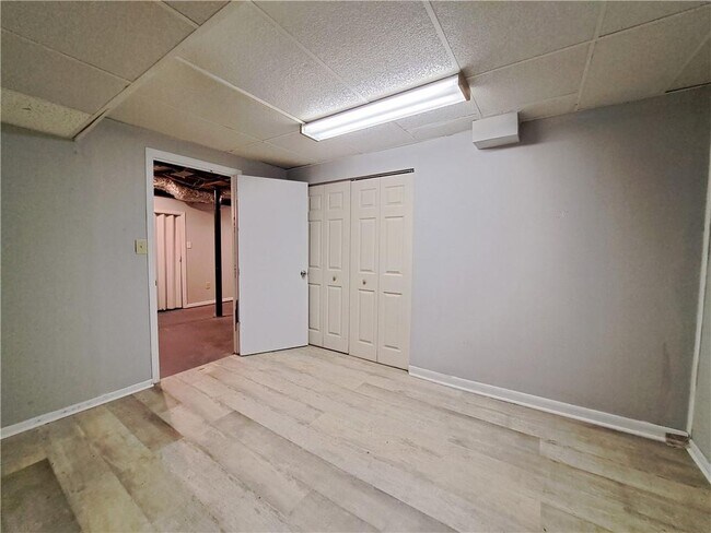Building Photo - 844 Chandler Dr SW