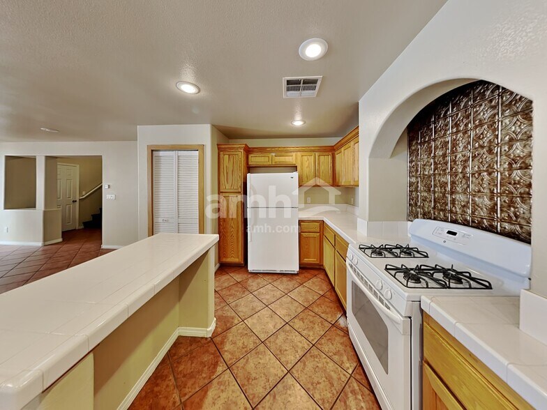 Building Photo - 7269 Vinca Rd