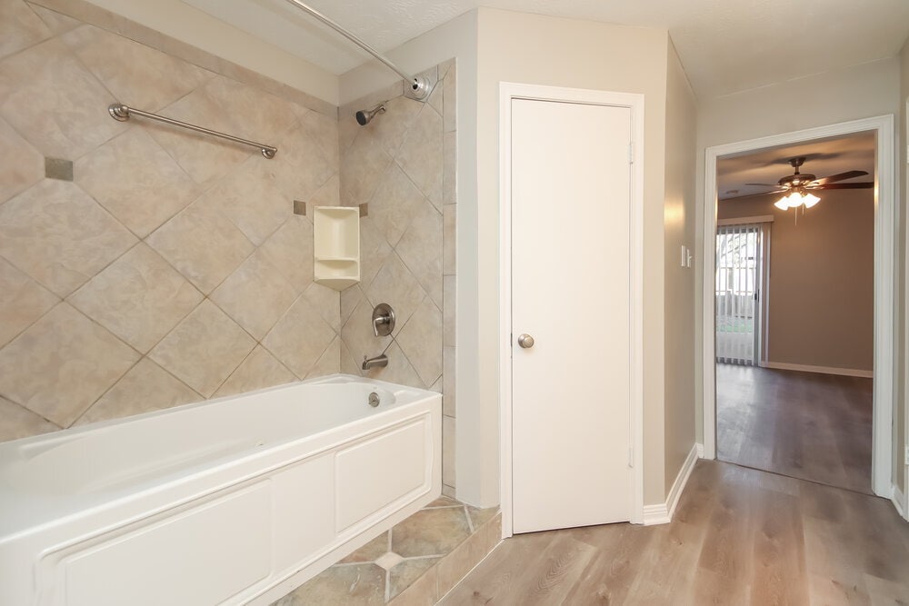 Building Photo - 8506 Deer Meadow Dr