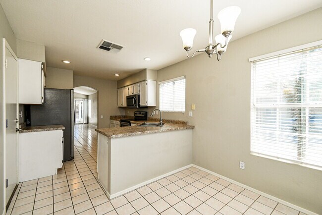 Building Photo - 6603 E Northridge St