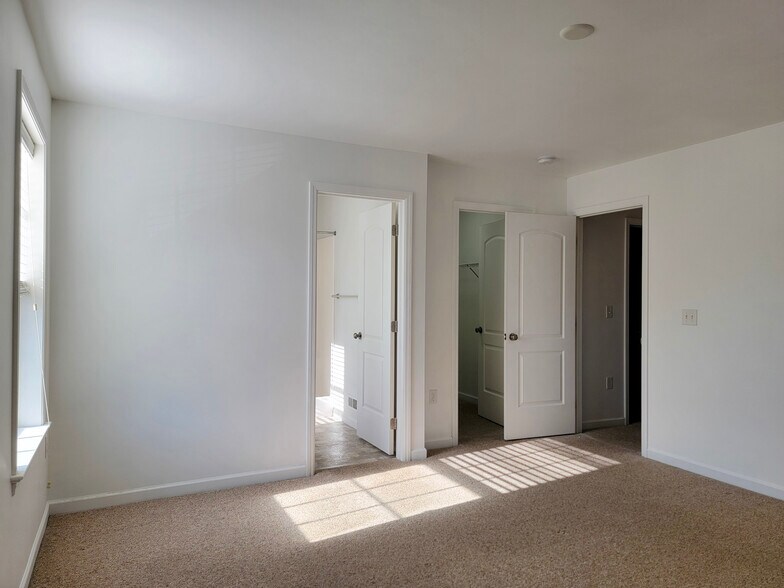 Building Photo - 749 Winding Ln