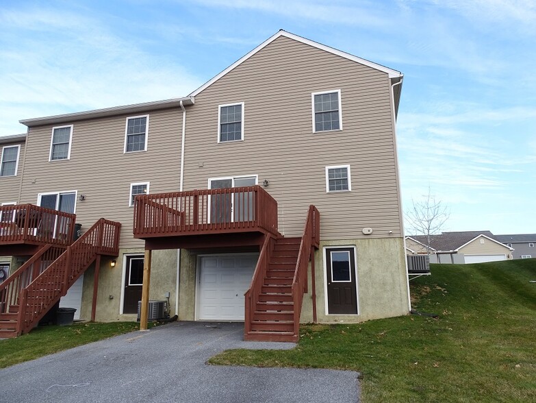 Building Photo - 322 Meadow View Dr