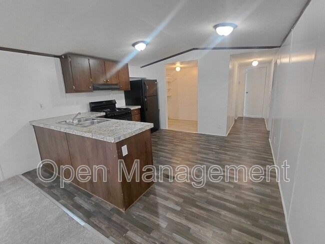 Building Photo - 301 Mantle Ave