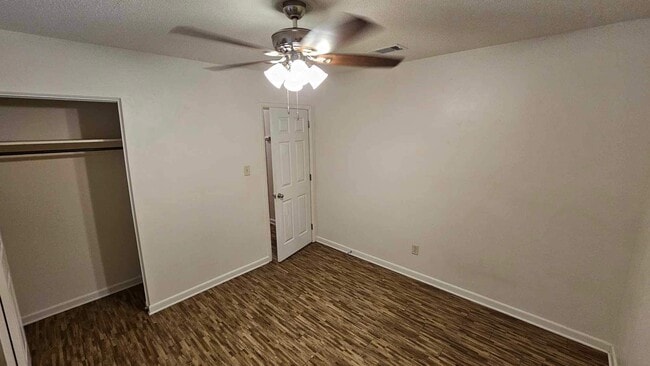 Building Photo - 513 Woodrow St NE