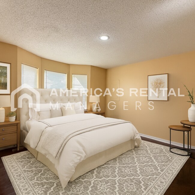Building Photo - Modern 3BR/2BA – Easy Commute to Downtown!