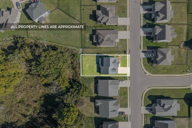 Building Photo - Luxury Meets Comfort: 5-Bed Beauty with Ch...