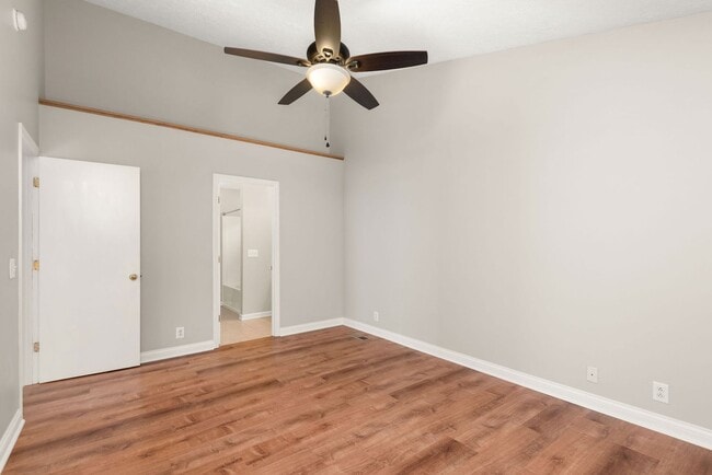 Building Photo - Highly sought after Chesney Glen division. 3 bedroom 2.5 Bath home in hermitage.