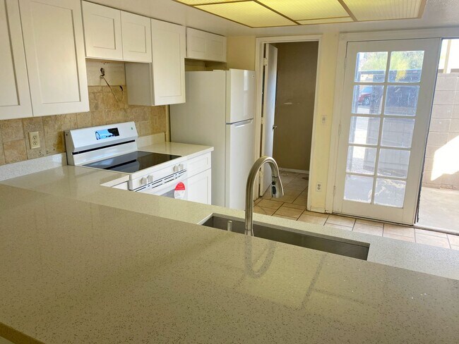 Primary Photo - 3 Bedroom 2.5 Townhouse with Brand New Kit...