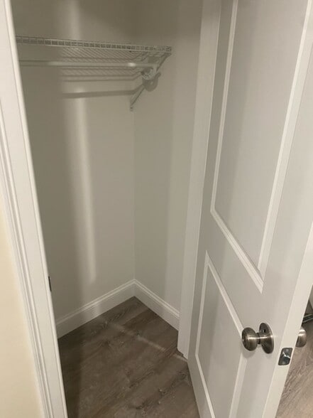 Building Photo - 520 Main St