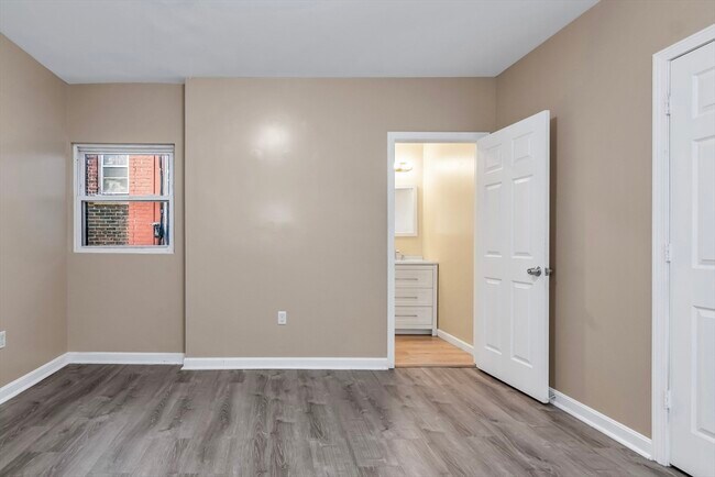 Building Photo - 202 Broadway