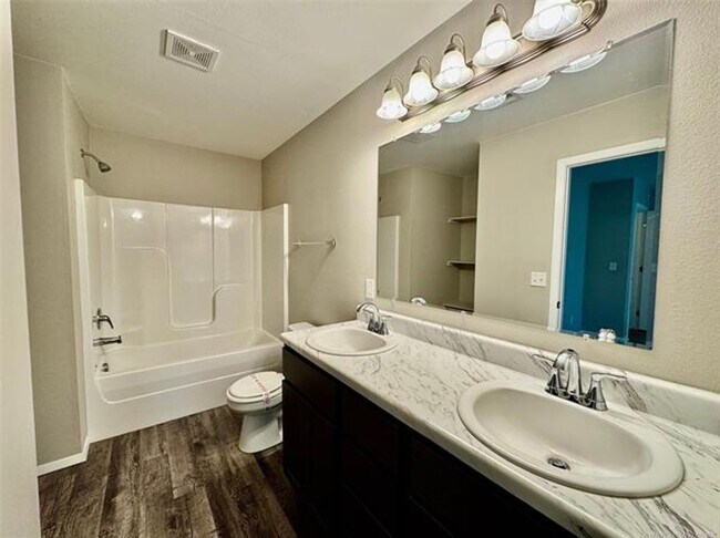 Building Photo - 4 bed/2 bath newer construction in prime location in Claremore!