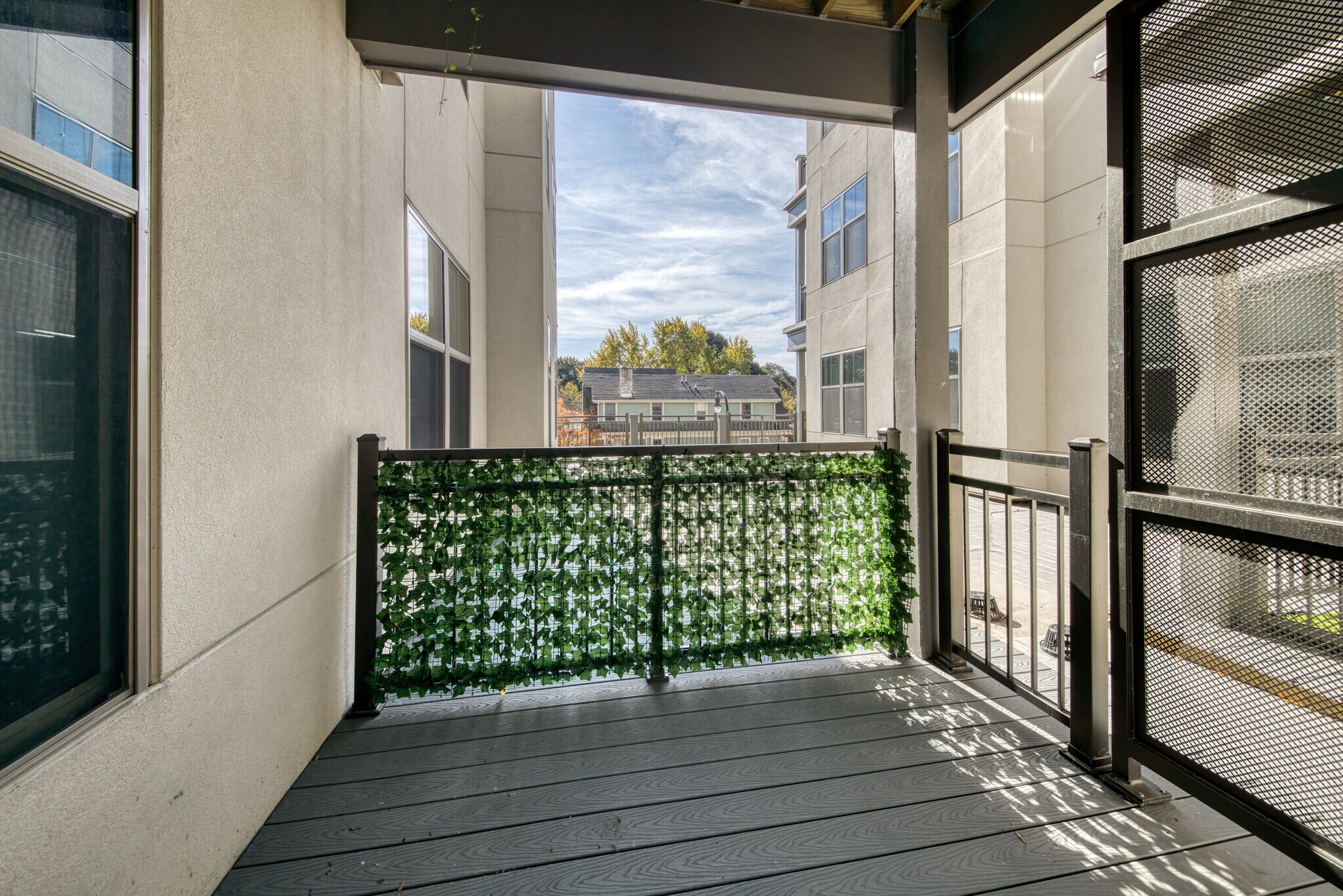 Building Photo - 2420 E Capitol Dr