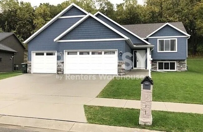 Building Photo - 3453 Ridgeline Dr SE