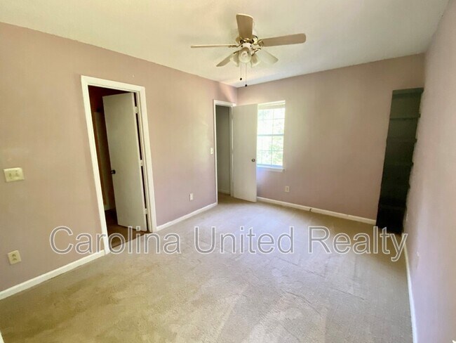 Building Photo - 3914 Aster Dr