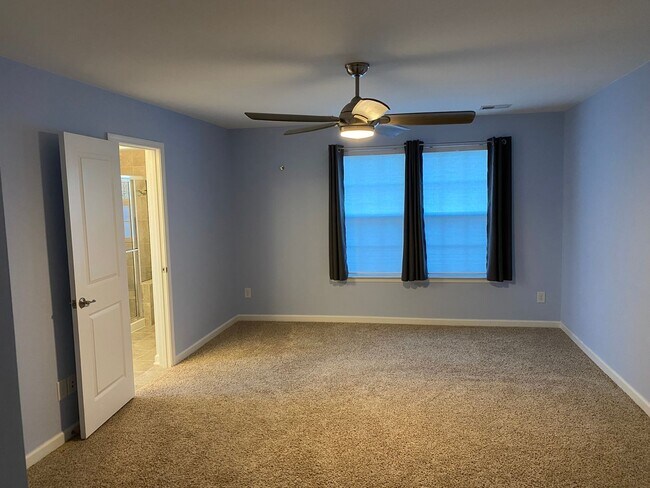 Building Photo - -- AVAILABLE MAY 8TH -- 3 BR / 3.5 BA End Unit Townhome, Available May 8th!