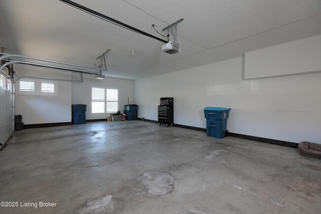 Building Photo - 14000 Glendower Dr