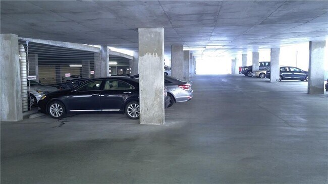 Building Photo - 10 Perimeter Summit Blvd