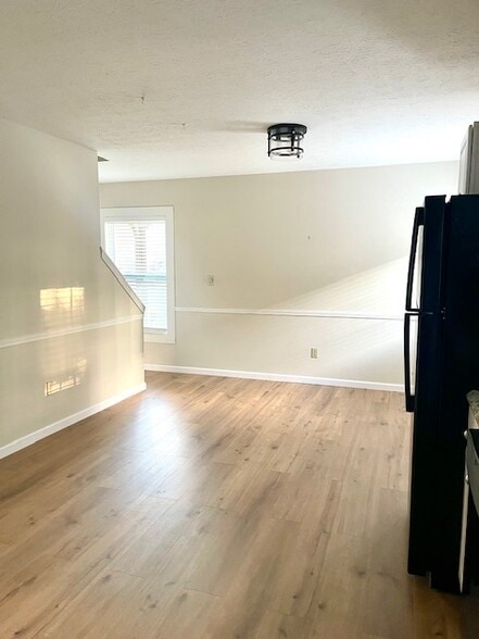 Kitchen - 6030 Applecrest Ct