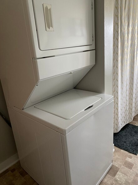 Building Photo - 10988 Ridge St