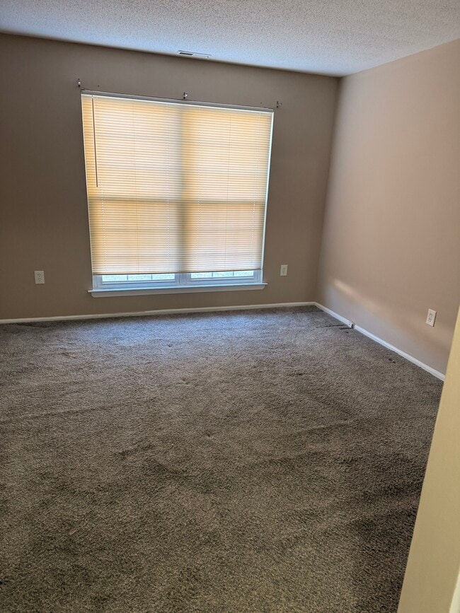 Building Photo - 31 Moore Ln