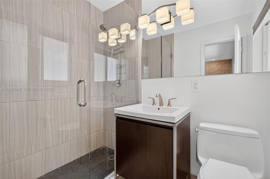 Building Photo - 539 Menendez Ave