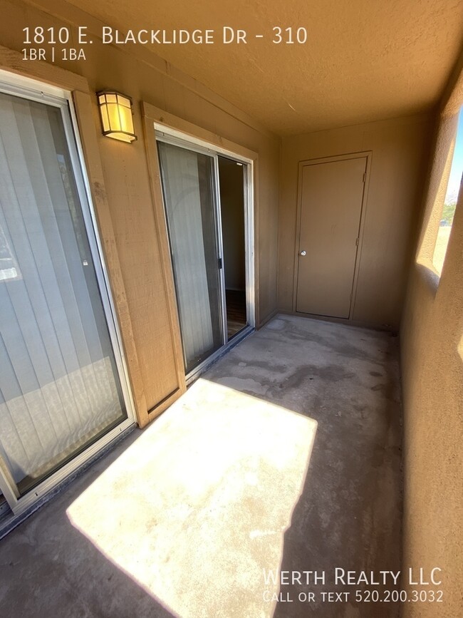 Building Photo - 1 Bedroom, Gated Community, Off of Campbel...