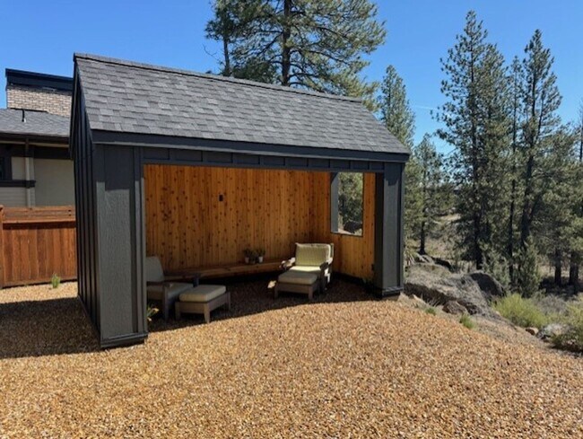 Building Photo - Gorgeous new home in Discovery West