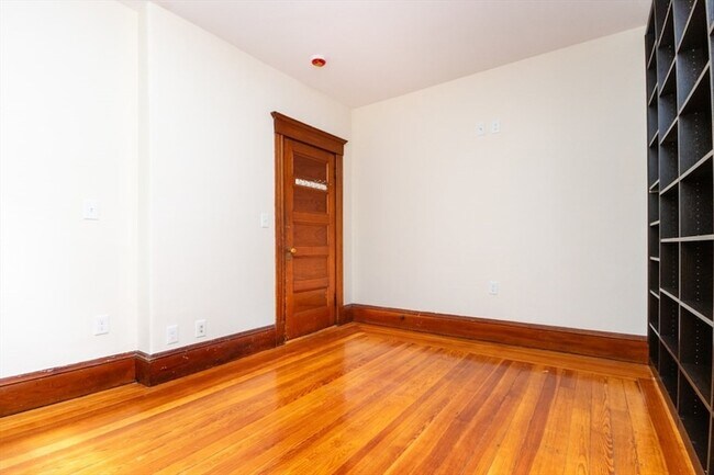 Building Photo - 24 Walden St