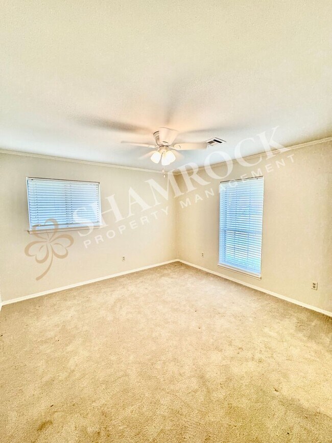 Building Photo - 5740 Lakemont Dr