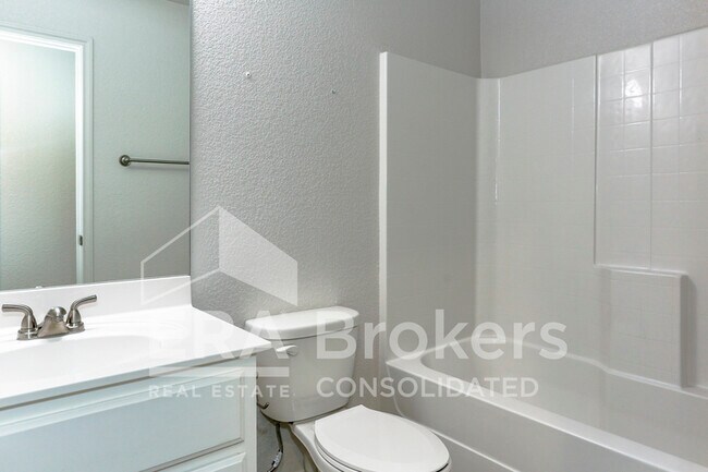 Building Photo - 205 Dolphin Dr