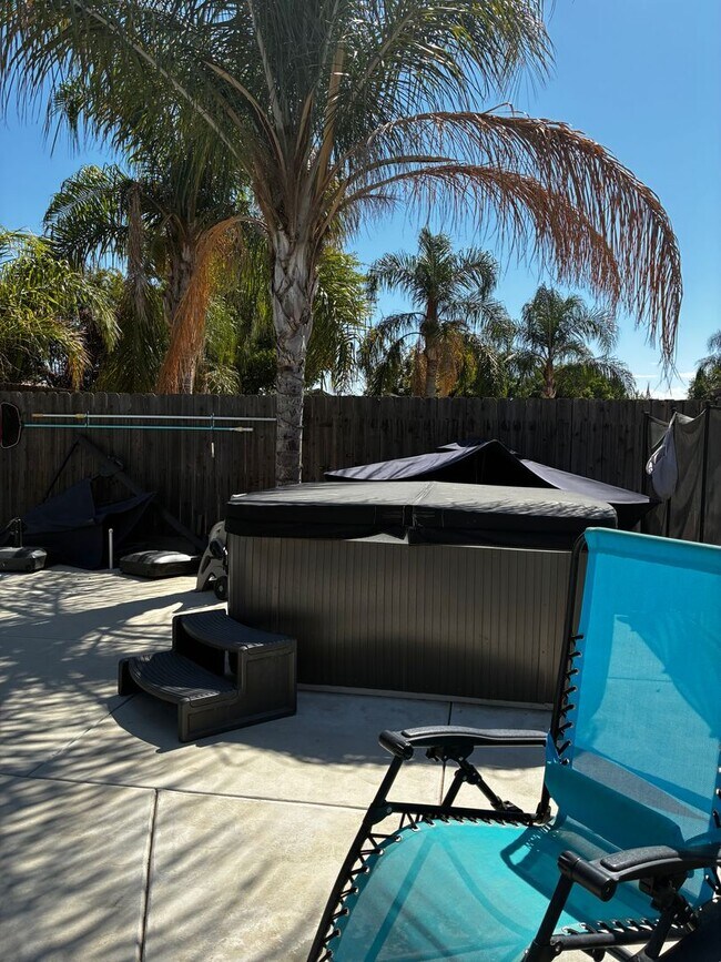 Building Photo - $500 Move-In Special! Furnished 4-Bed Home...