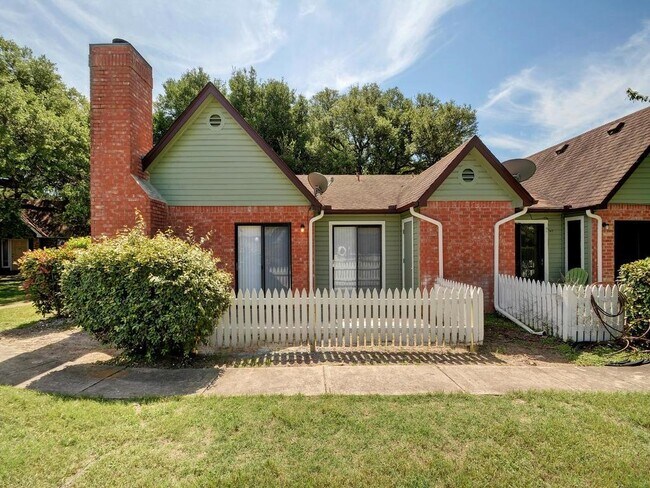 Building Photo - 1601 Faro Dr