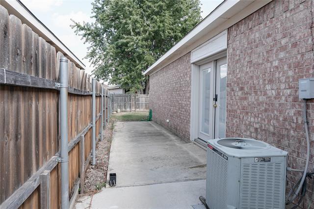 Building Photo - 7108 Park Creek Cir W