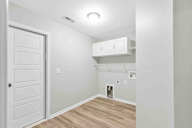 Building Photo - 601 Winfall Dr