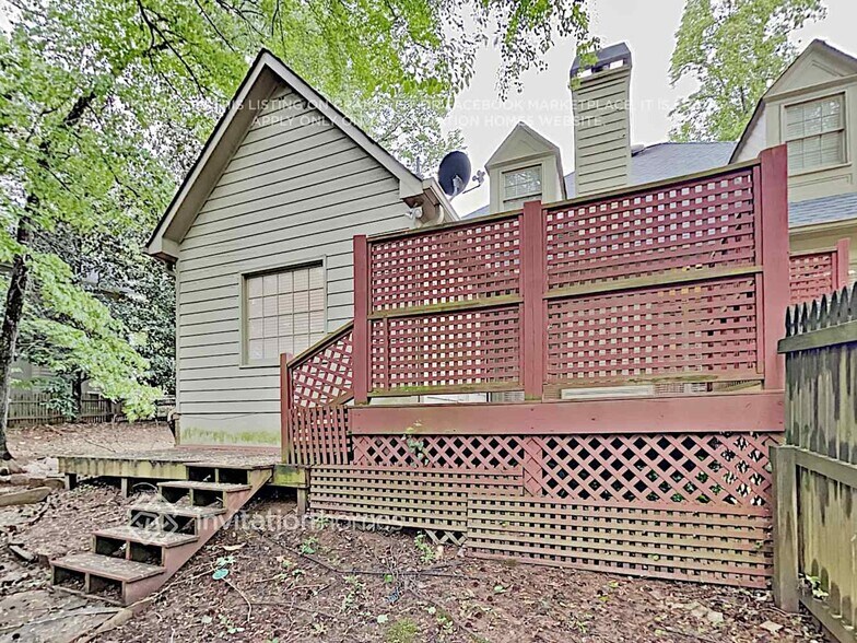 Building Photo - 5876 Brookstone Knoll