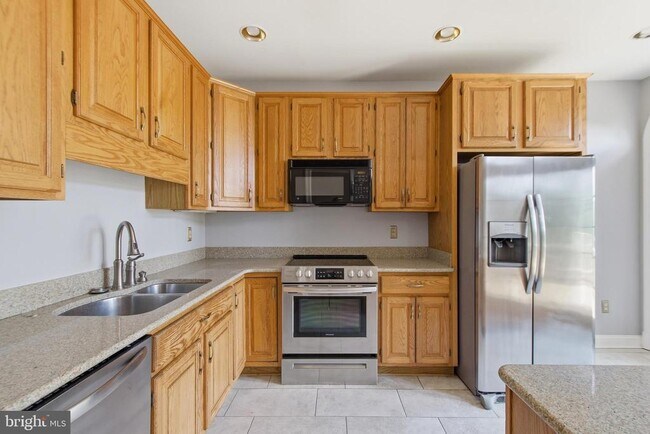 Building Photo - 6323 Barcroft Mews Dr
