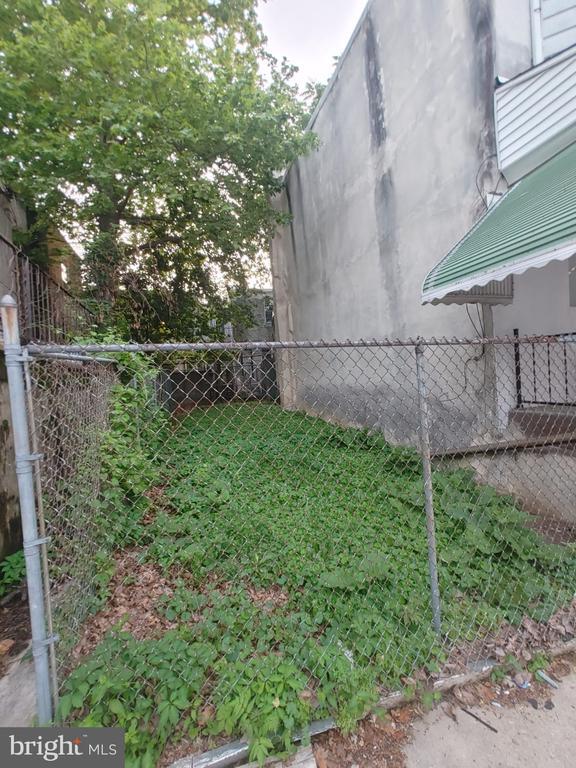 Building Photo - 210 N Avondale St