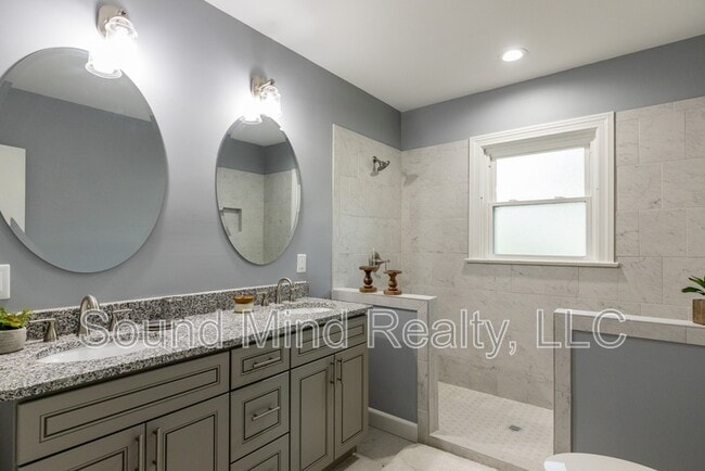 Building Photo - 3504 Hawthorne Rd